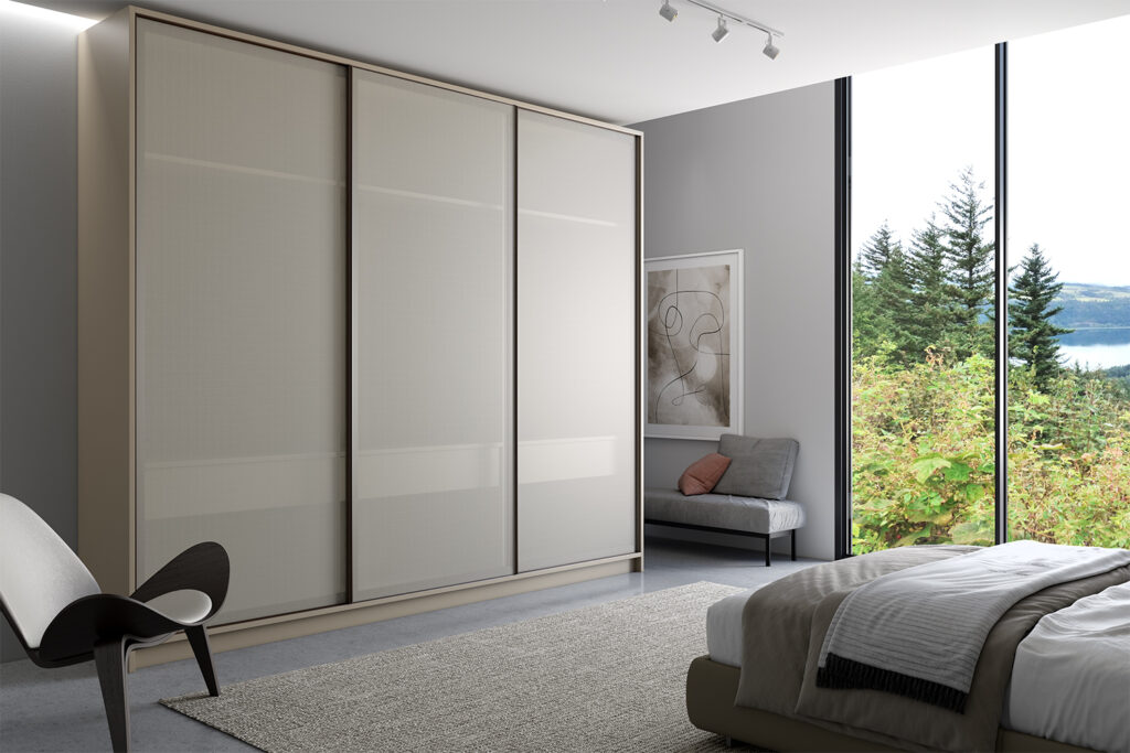 armário planejado com porta deslizante de alumínio modelo Tyg com tela off white